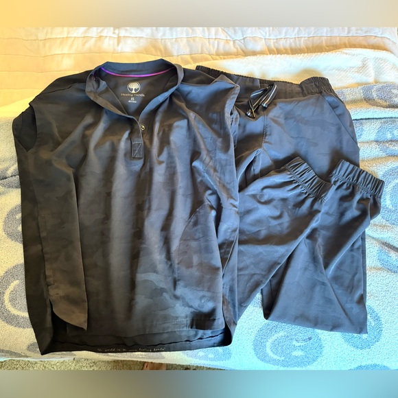 Healing hands camo scrub set - Picture 1 of 1